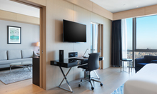 Senior Suite / Bedroom & Room Connection