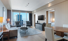 Senior Suite / Living Room & Room Connection