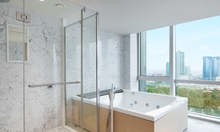 Corner Suite / Bathroom II