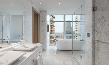 Corner Suite / Bathroom III