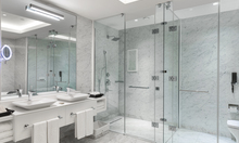 Senior Suite & Tower Suite / Bathroom I